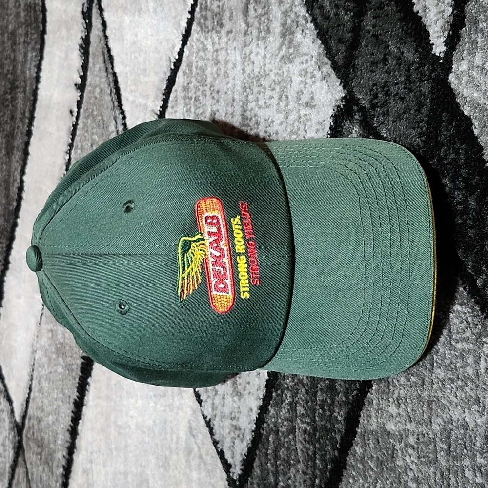 VINTAGE DEKALB SEED ICONIC EMBROIDERED STRONG ROOTS STRONG YIELDS CAP HAT